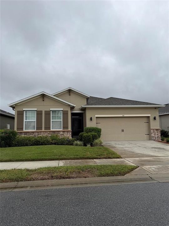 For Sale: $299,900 (3 beds, 2 baths, 1714 Square Feet)