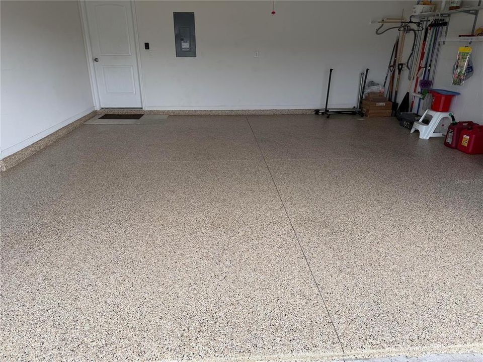 For Sale: $299,900 (3 beds, 2 baths, 1714 Square Feet)