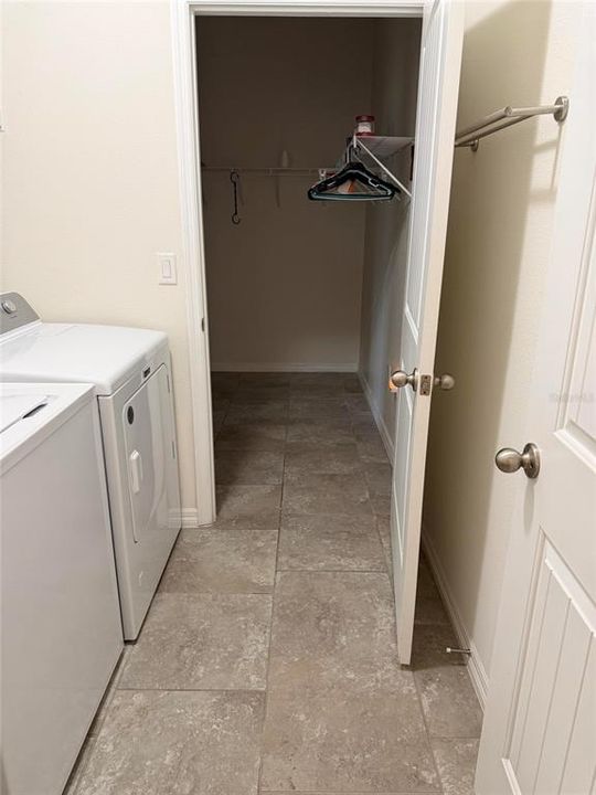 For Sale: $299,900 (3 beds, 2 baths, 1714 Square Feet)