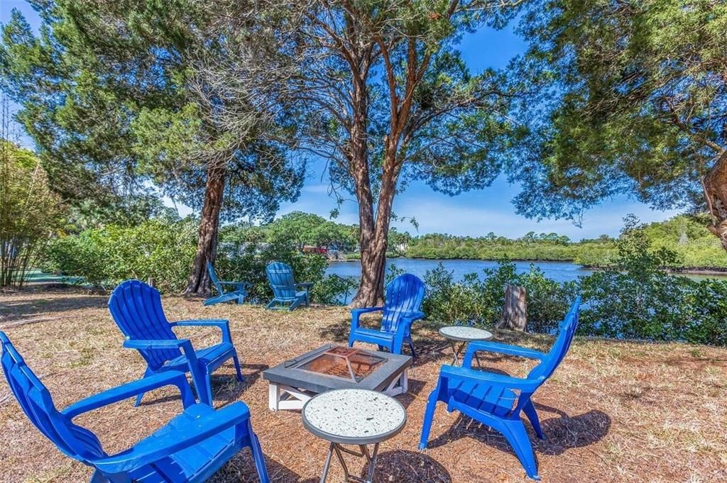 На продажу: $259,000 (2 спален, 1 ванн, 1147 Квадратных фут)