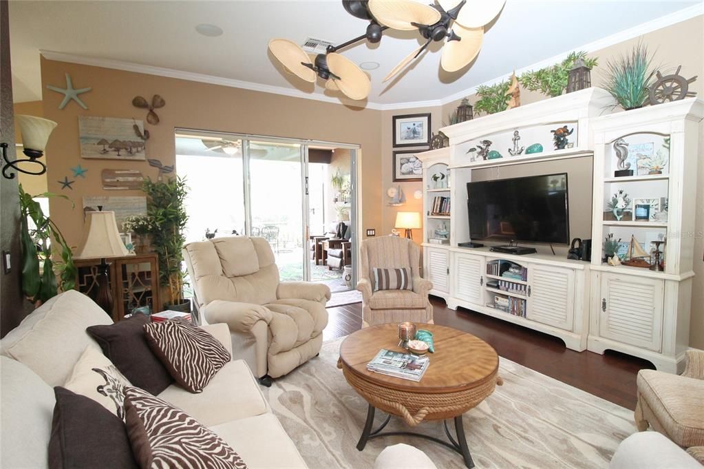 For Sale: $391,000 (3 beds, 2 baths, 1693 Square Feet)