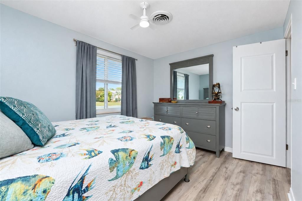 For Sale: $325,000 (3 beds, 1 baths, 1014 Square Feet)