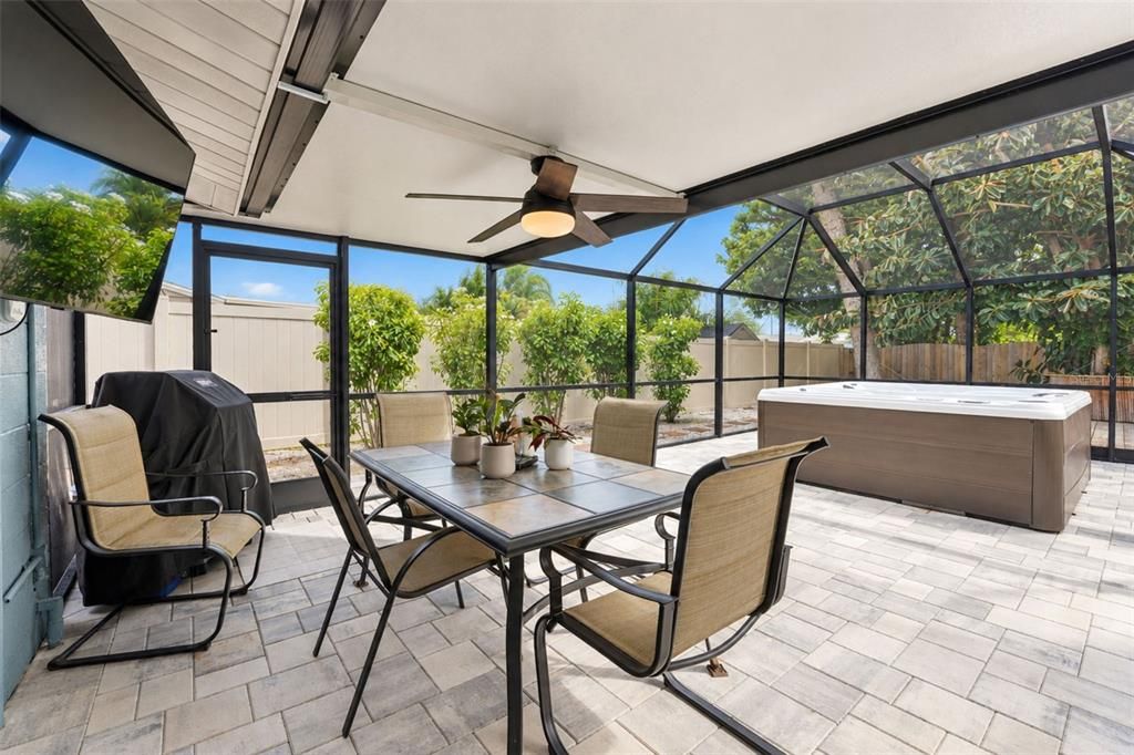 For Sale: $325,000 (3 beds, 1 baths, 1014 Square Feet)