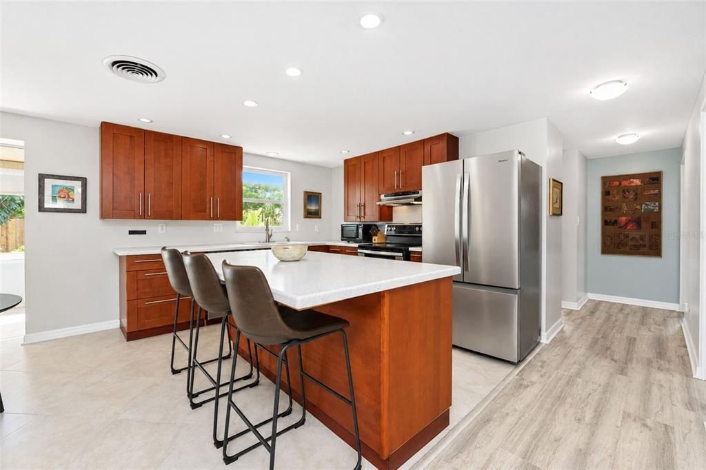 For Sale: $325,000 (3 beds, 1 baths, 1014 Square Feet)