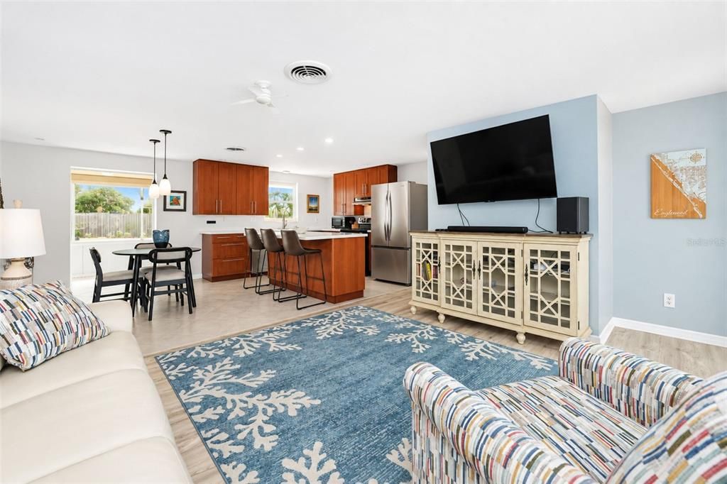 For Sale: $325,000 (3 beds, 1 baths, 1014 Square Feet)