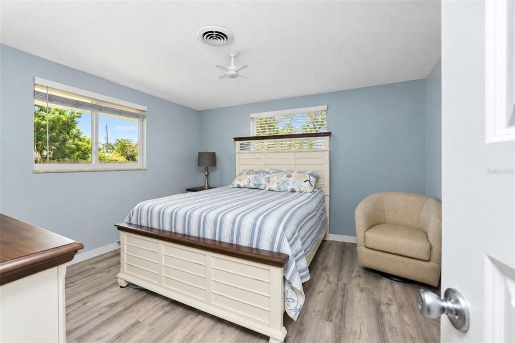 For Sale: $325,000 (3 beds, 1 baths, 1014 Square Feet)