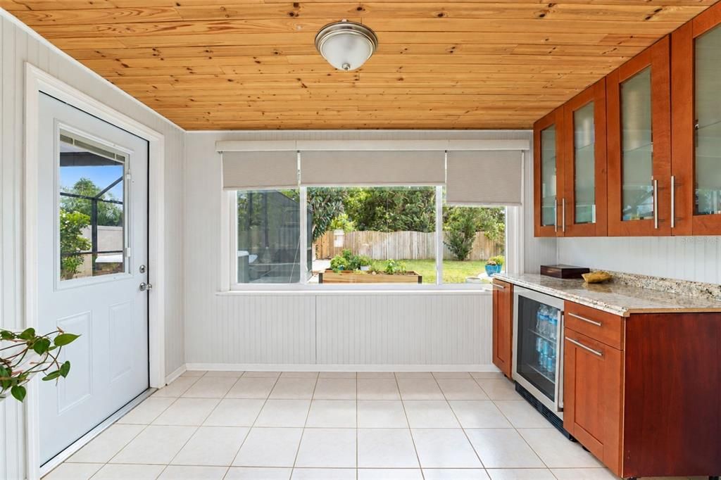 For Sale: $325,000 (3 beds, 1 baths, 1014 Square Feet)