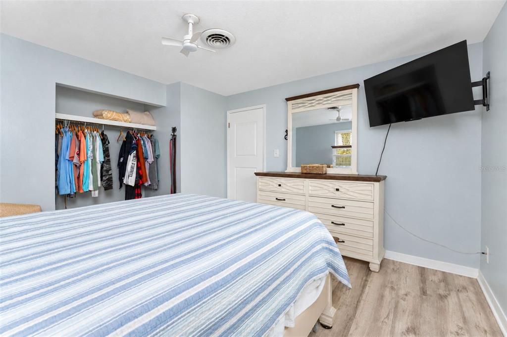 For Sale: $325,000 (3 beds, 1 baths, 1014 Square Feet)