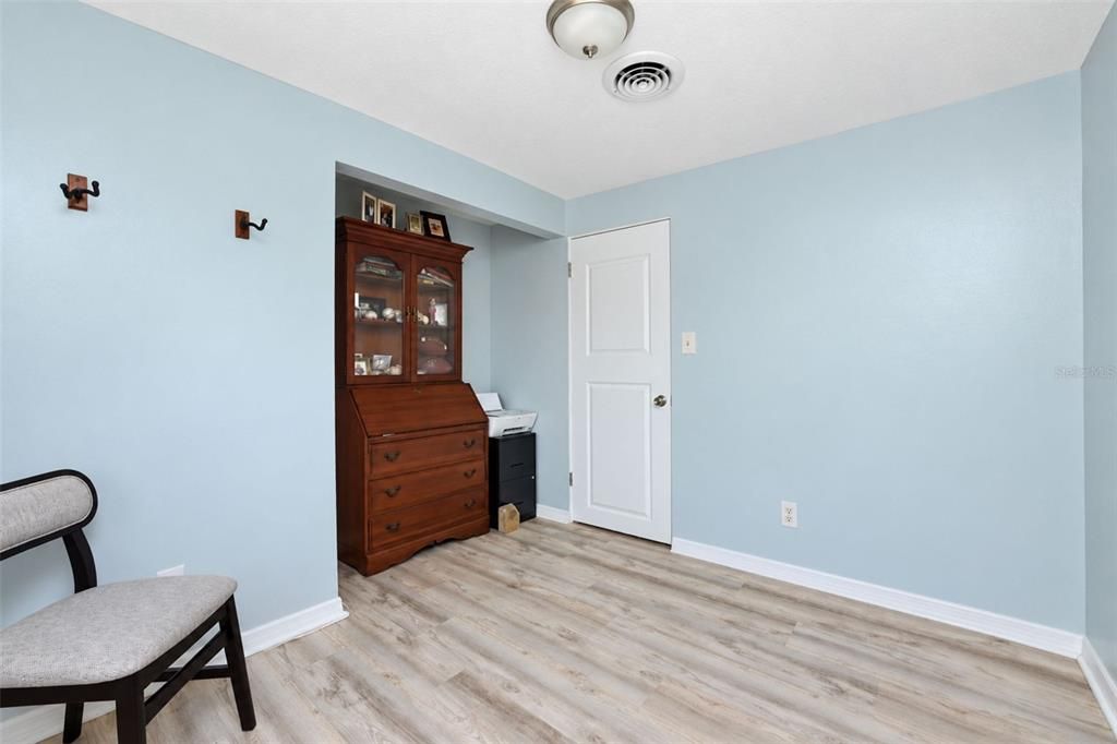 For Sale: $325,000 (3 beds, 1 baths, 1014 Square Feet)