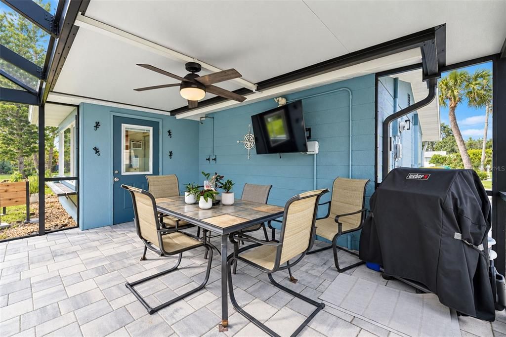 For Sale: $325,000 (3 beds, 1 baths, 1014 Square Feet)