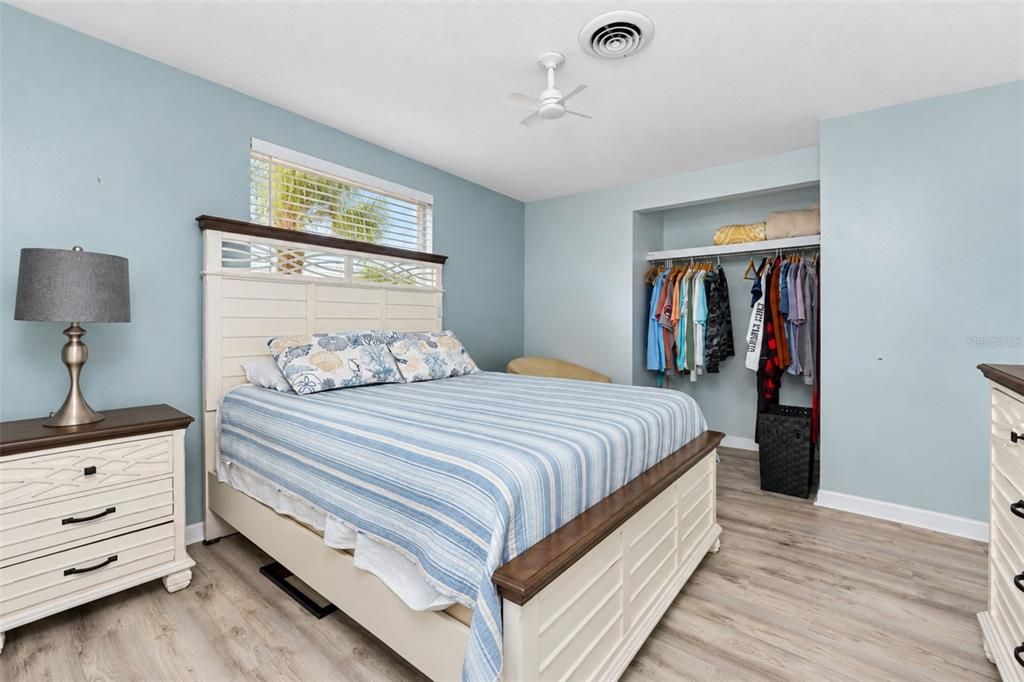 For Sale: $325,000 (3 beds, 1 baths, 1014 Square Feet)