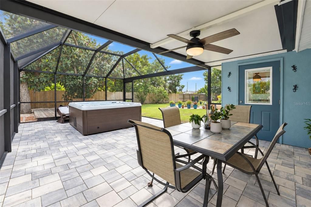 For Sale: $325,000 (3 beds, 1 baths, 1014 Square Feet)