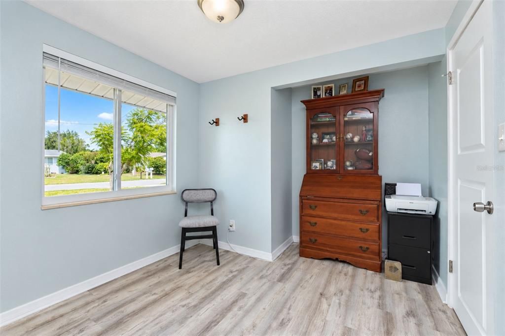 For Sale: $325,000 (3 beds, 1 baths, 1014 Square Feet)