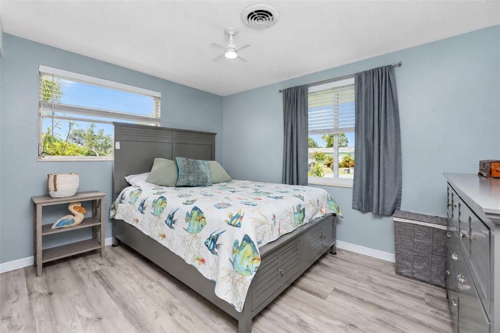 For Sale: $325,000 (3 beds, 1 baths, 1014 Square Feet)