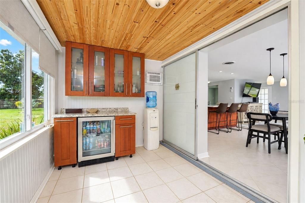 For Sale: $325,000 (3 beds, 1 baths, 1014 Square Feet)