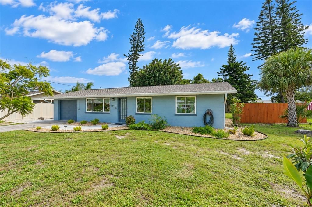 For Sale: $325,000 (3 beds, 1 baths, 1014 Square Feet)