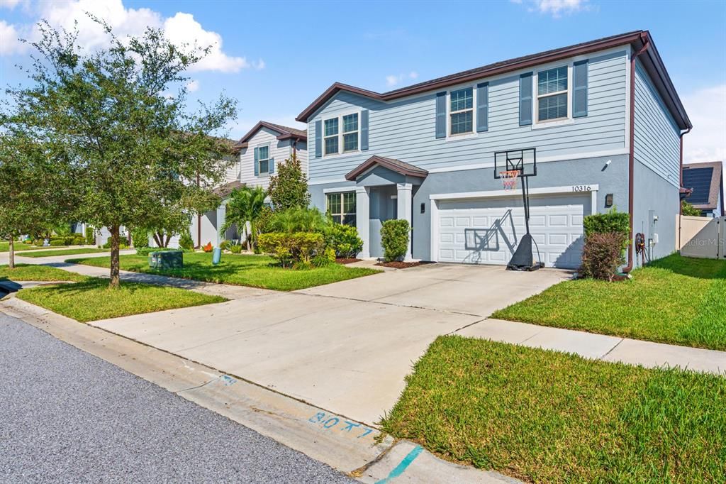 For Sale: $414,900 (5 beds, 3 baths, 2636 Square Feet)