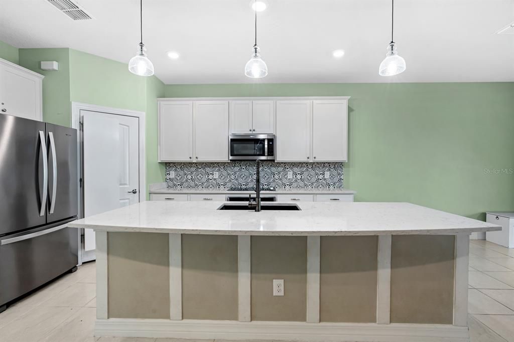 For Sale: $414,900 (5 beds, 3 baths, 2636 Square Feet)