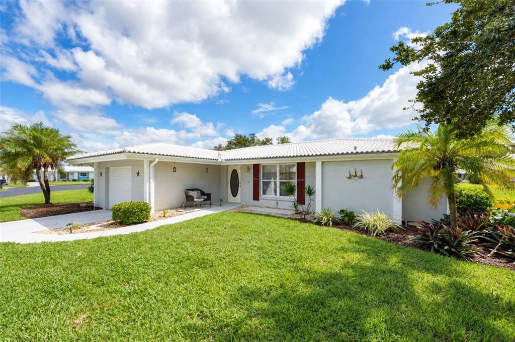 For Sale: $439,000 (2 beds, 2 baths, 1665 Square Feet)