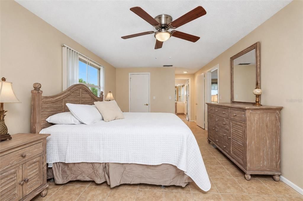 For Sale: $439,000 (2 beds, 2 baths, 1665 Square Feet)