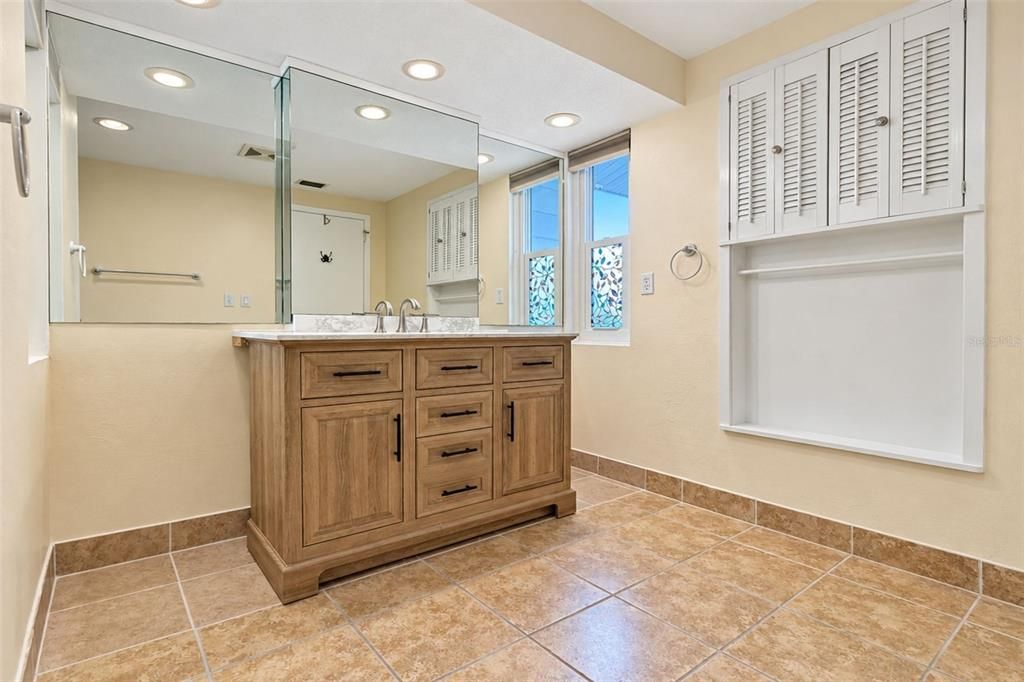 For Sale: $439,000 (2 beds, 2 baths, 1665 Square Feet)