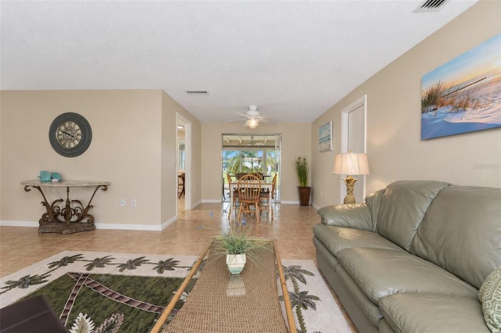 For Sale: $439,000 (2 beds, 2 baths, 1665 Square Feet)