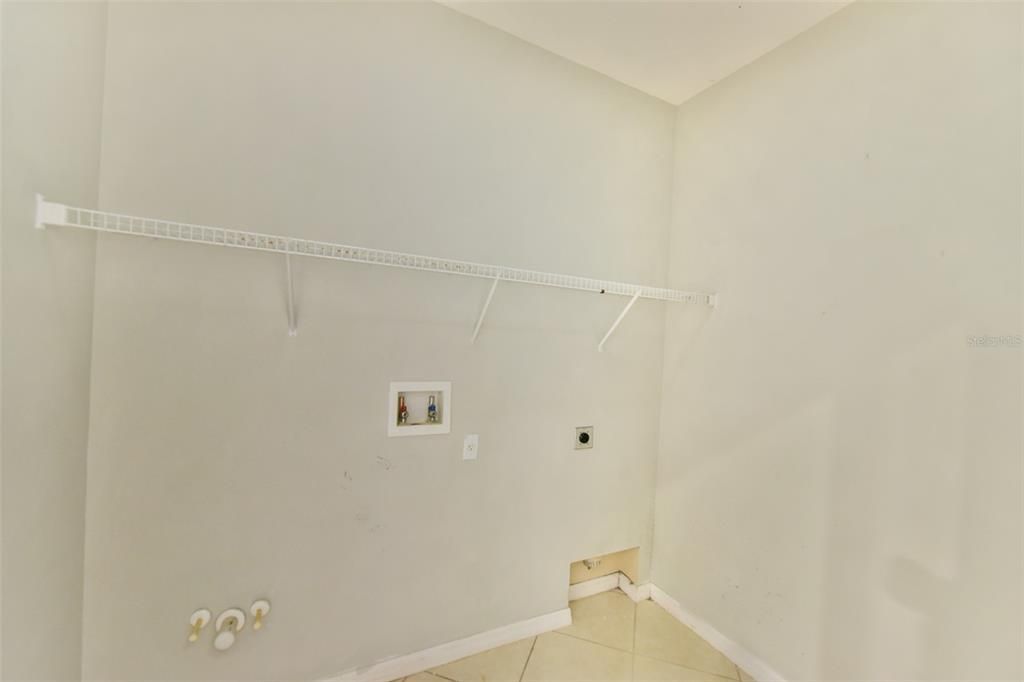 En Venta: $559,900 (4 camas, 3 baños, 2820 Pies cuadrados)