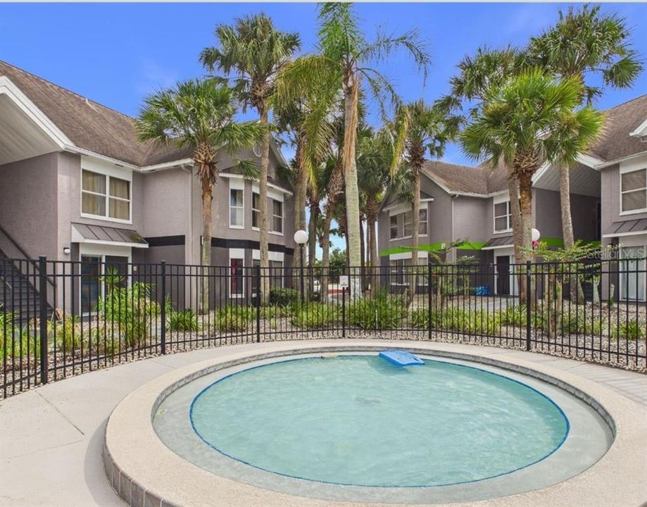 For Sale: $145,000 (1 beds, 1 baths, 524 Square Feet)