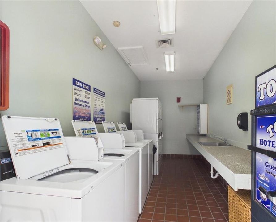 For Sale: $145,000 (1 beds, 1 baths, 524 Square Feet)