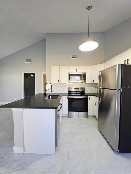 For Rent: $2,100 (3 beds, 1 baths, 1050 Square Feet)