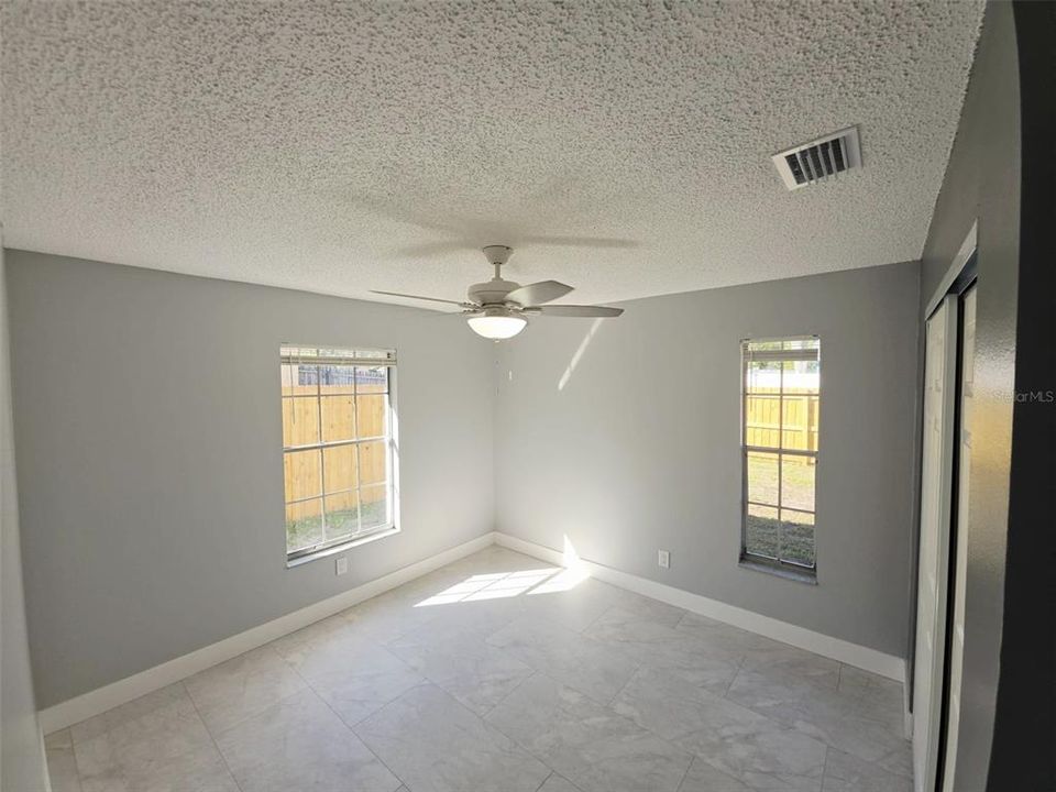 For Rent: $2,100 (3 beds, 1 baths, 1050 Square Feet)