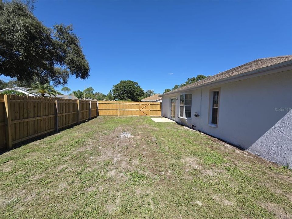 For Rent: $2,100 (3 beds, 1 baths, 1050 Square Feet)