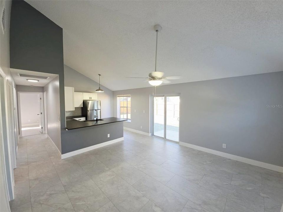 For Rent: $2,100 (3 beds, 1 baths, 1050 Square Feet)