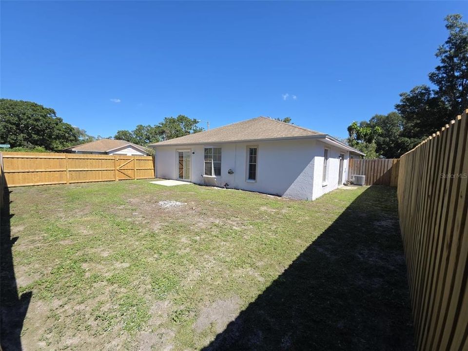For Rent: $2,100 (3 beds, 1 baths, 1050 Square Feet)