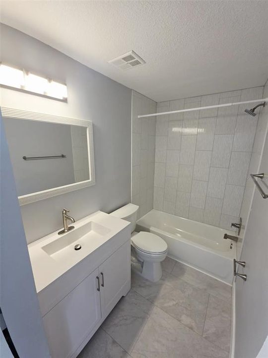 For Rent: $2,100 (3 beds, 1 baths, 1050 Square Feet)