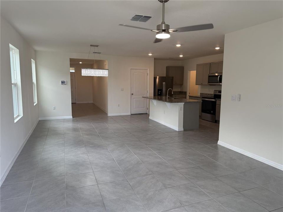En Venta: $389,900 (4 camas, 2 baños, 2540 Pies cuadrados)