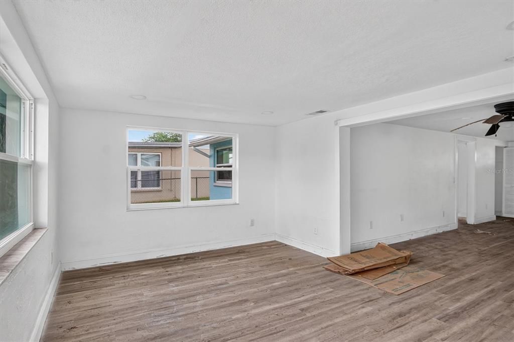For Sale: $239,990 (3 beds, 2 baths, 1277 Square Feet)