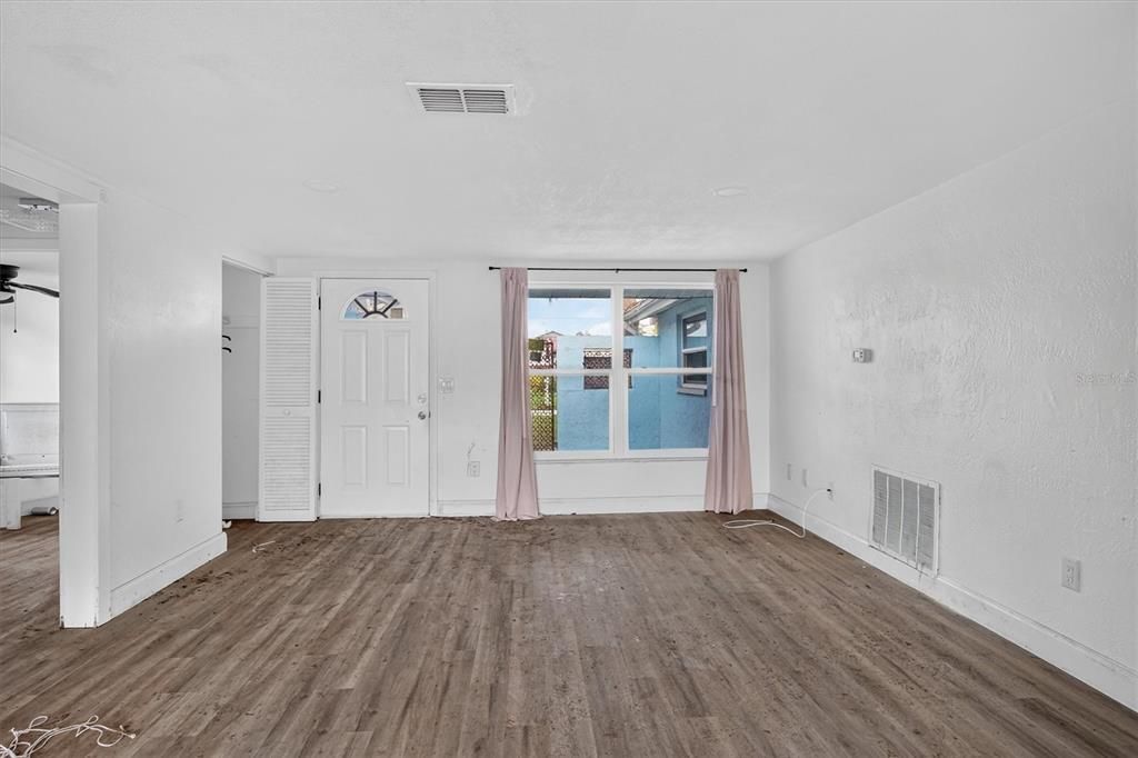 For Sale: $239,990 (3 beds, 2 baths, 1277 Square Feet)