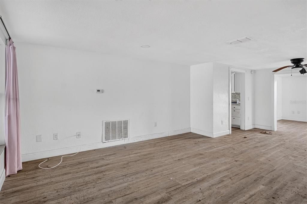 For Sale: $239,990 (3 beds, 2 baths, 1277 Square Feet)