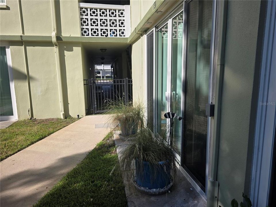 For Rent: $1,795 (2 beds, 1 baths, 925 Square Feet)