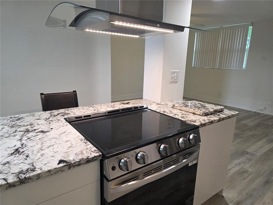 For Rent: $1,795 (2 beds, 1 baths, 925 Square Feet)
