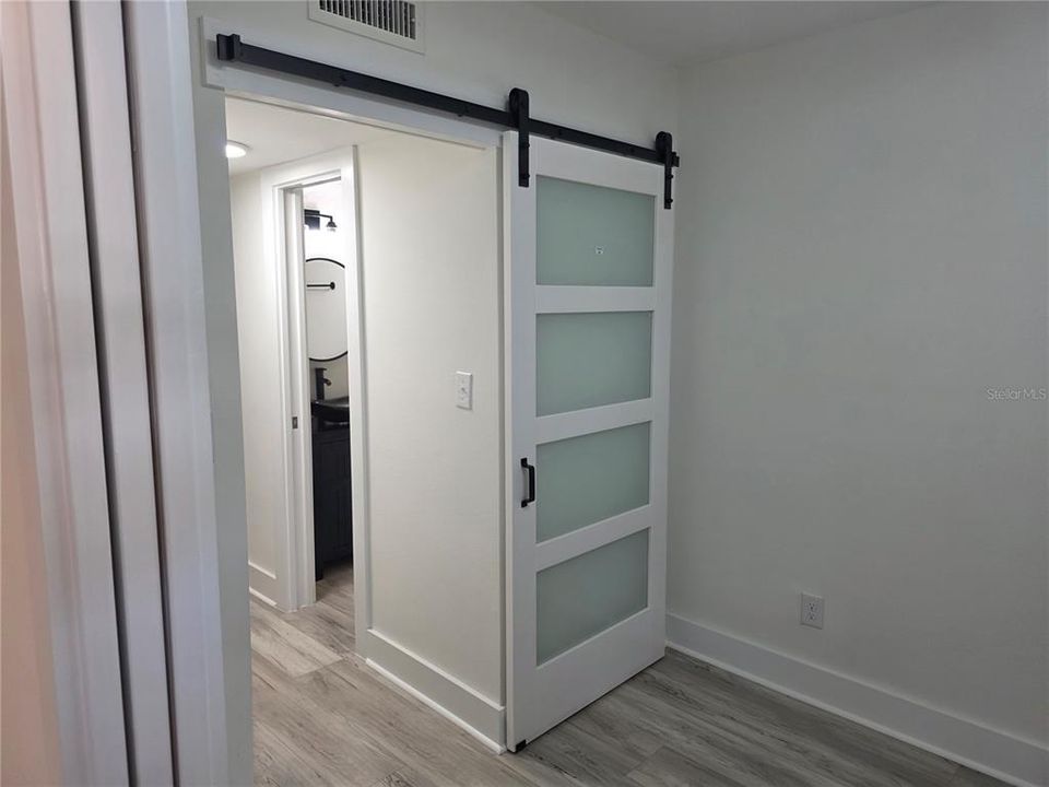 For Rent: $1,795 (2 beds, 1 baths, 925 Square Feet)