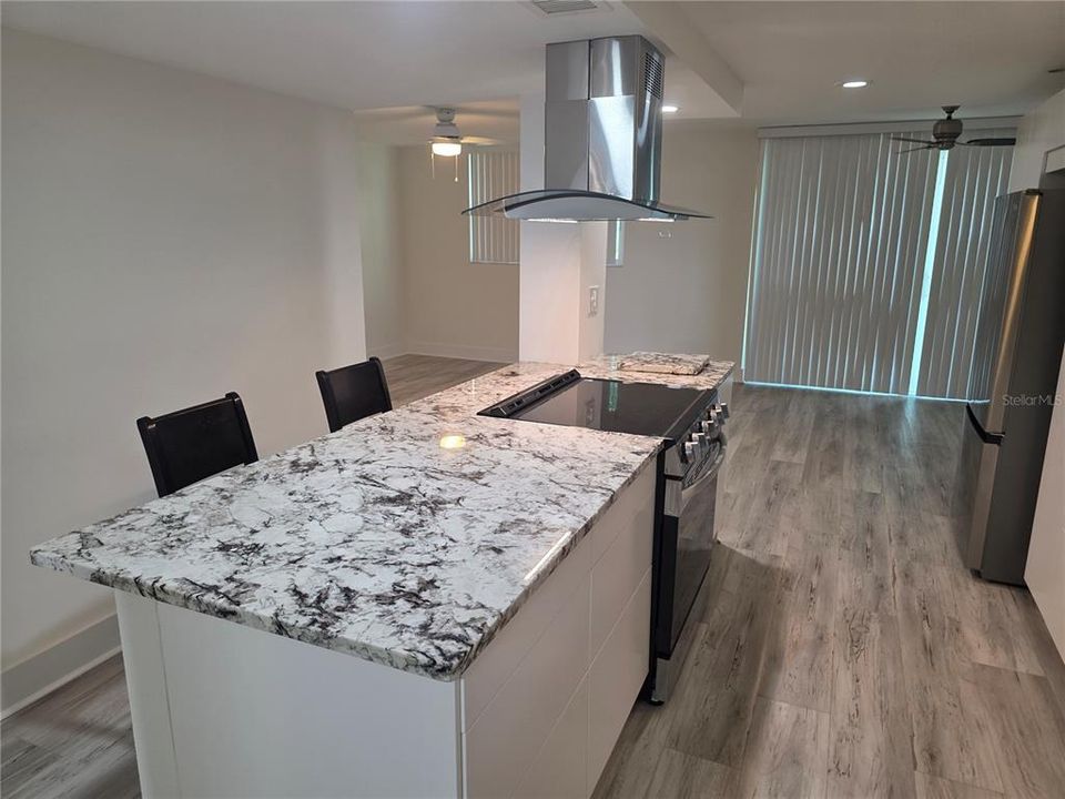 For Rent: $1,795 (2 beds, 1 baths, 925 Square Feet)