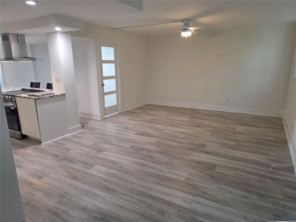 For Rent: $1,795 (2 beds, 1 baths, 925 Square Feet)