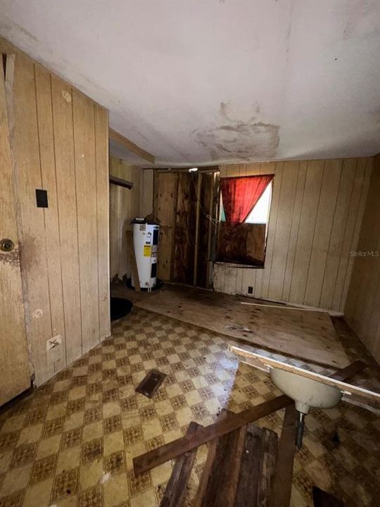 For Sale: $58,000 (2 beds, 1 baths, 730 Square Feet)