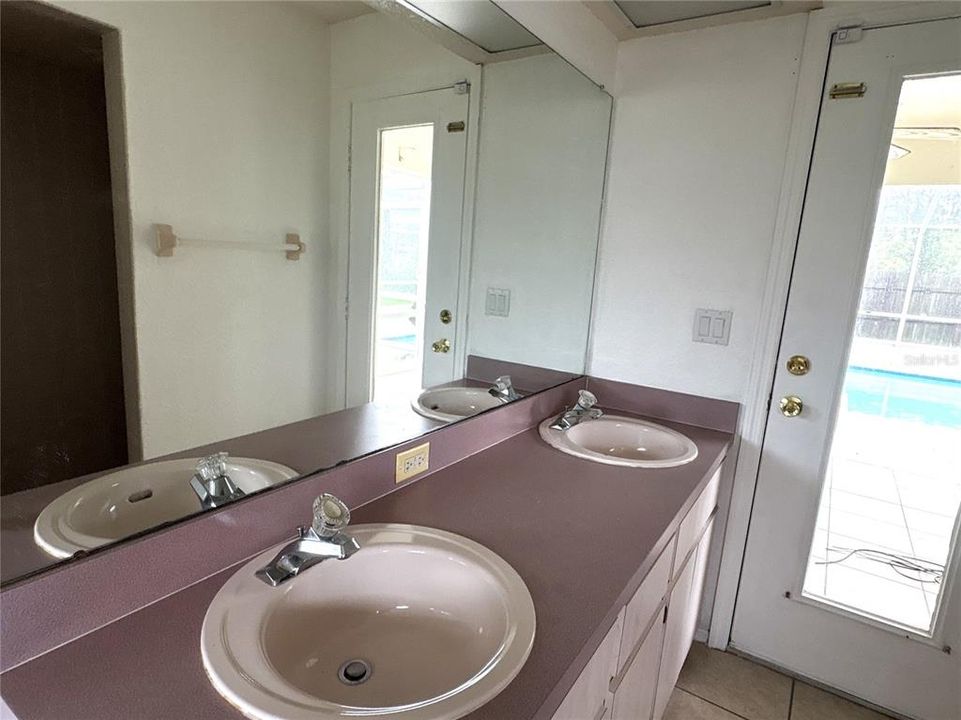En Venta: $285,000 (3 camas, 2 baños, 1535 Pies cuadrados)
