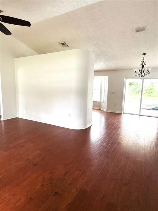 En Venta: $285,000 (3 camas, 2 baños, 1535 Pies cuadrados)