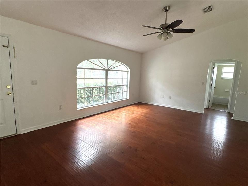 En Venta: $285,000 (3 camas, 2 baños, 1535 Pies cuadrados)