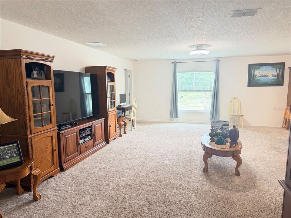 待售: $399,000 (4 贝兹, 2 浴室, 1845 平方英尺)