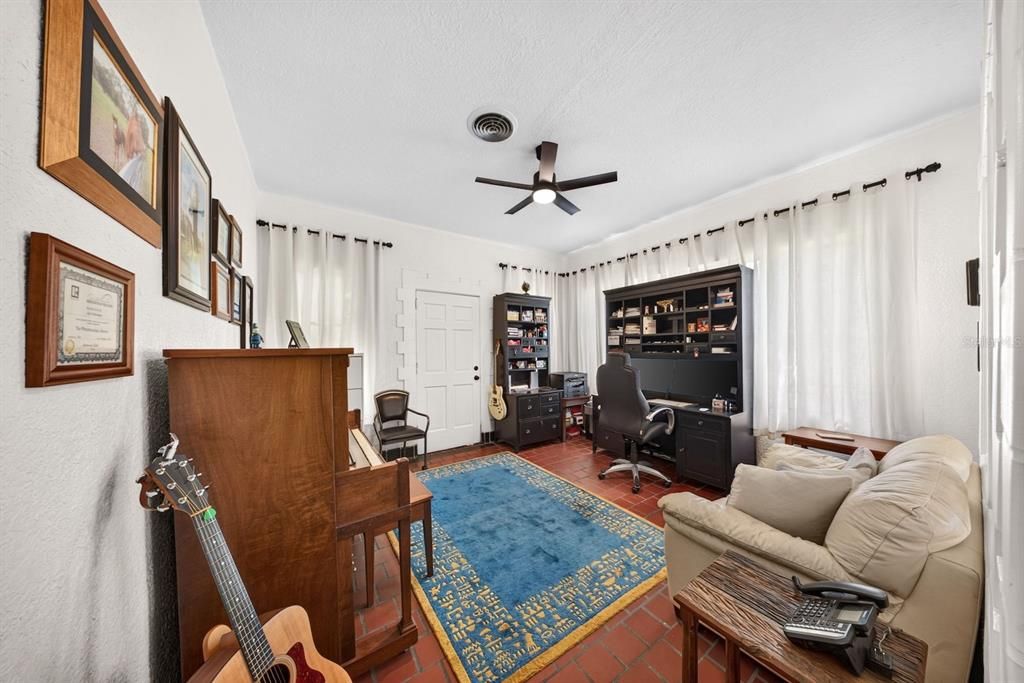 For Sale: $395,000 (3 beds, 2 baths, 1756 Square Feet)